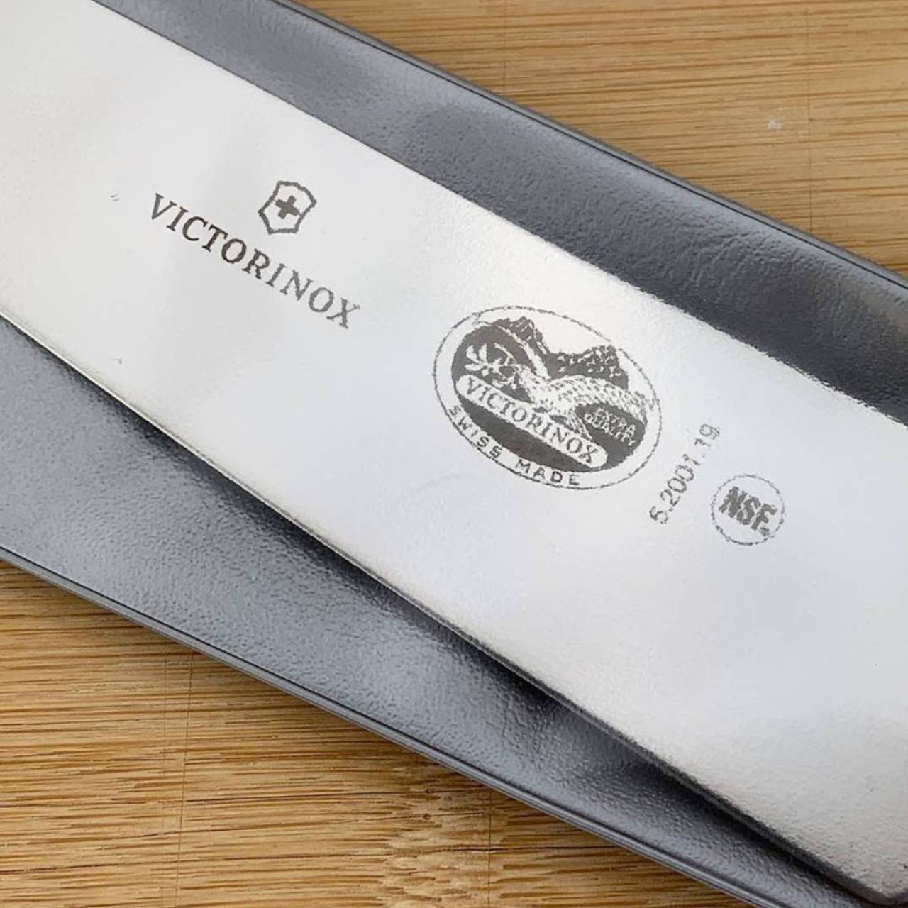 Victorinox Chef's Fibrox нож на готвача (зелен) 19см